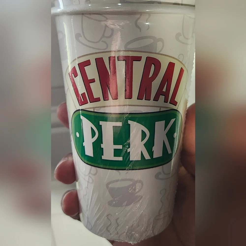 Friends Tv Series Party Pack Papergoods Cups, Cake Plates And Napkins.